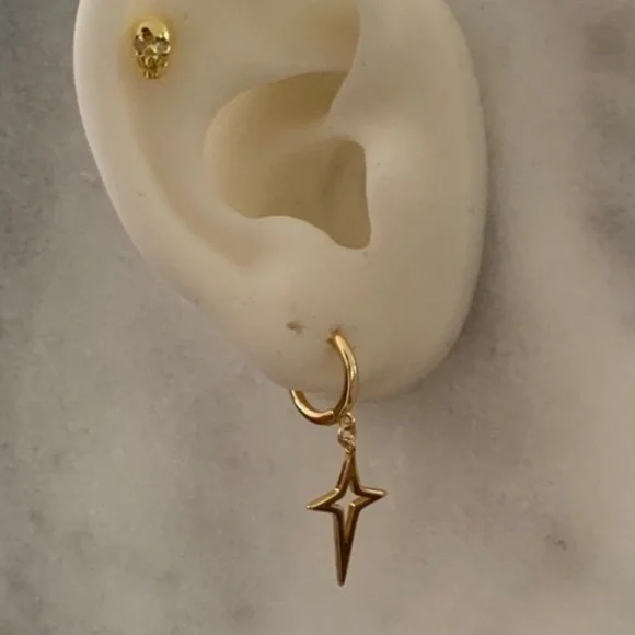 Gold Star Dangle Huggie Hoop Earrings Brand New - Picture 3 of 4